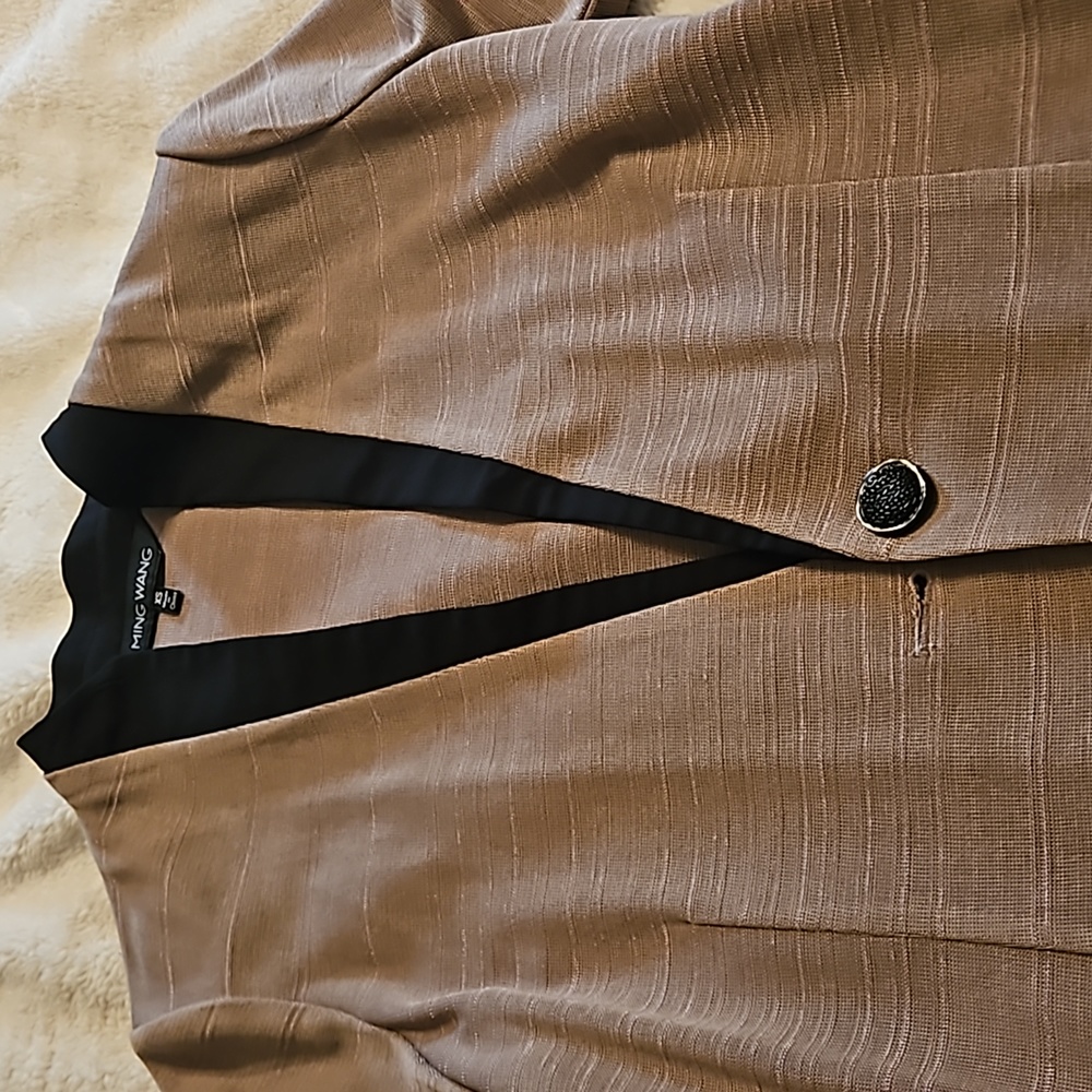 Beautiful Jacket With A Single Button - image 8